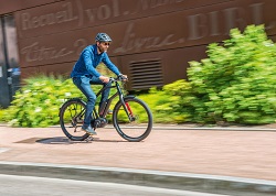 Vélo électrique en action